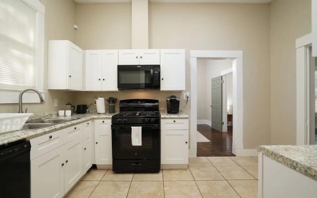 photo 5 of Amazing Fully Fenced Home Only 5 Mins From Downtown