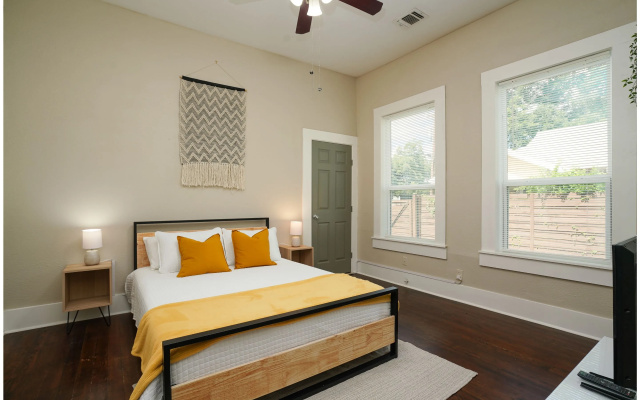 photo 2 of Amazing Fully Fenced Home Only 5 Mins from Downtown