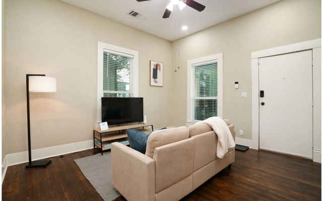 photo 4 of Amazing Fully Fenced Home Only 5 Mins from Downtown
