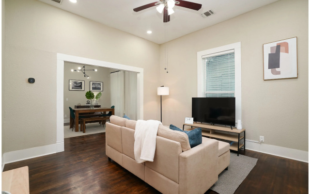 photo 5 of Amazing Fully Fenced Home Only 5 Mins from Downtown