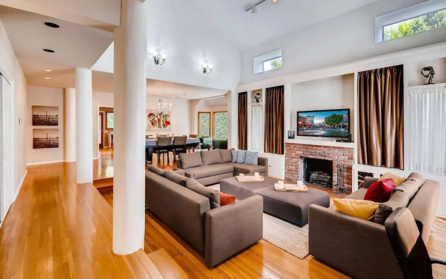 photo 2 of Amazing Quiet & Serene West Hollywood 5 Bedroom House Near Everything! (K1)