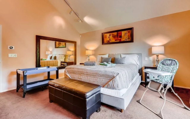 photo 3 of Amazing Quiet & Serene West Hollywood 5 Bedroom House Near Everything! (K1)