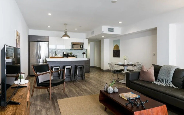 photo 4 of Amazing Spacious 2-Bd / 2-Bath Apartment In Dtla