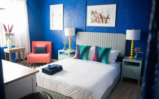 photo 2 of Amazing Studio in Beverly Boulevard! Sleeps 3!
