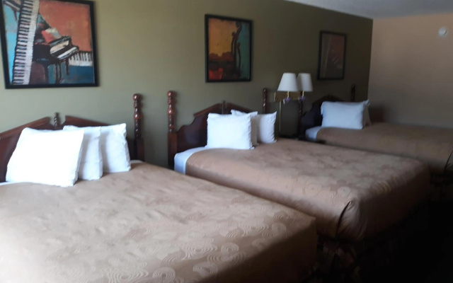 photo 3 of Angel Inn Near IMAX, a Travelodge by Wyndham
