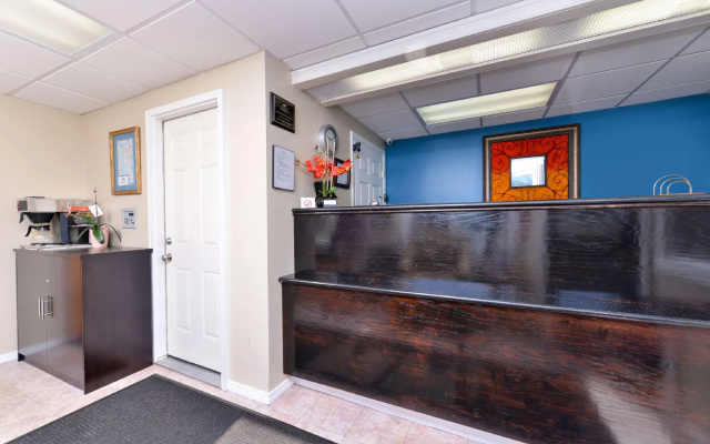 photo 2 of Americas Best Value Inn New London Mystic