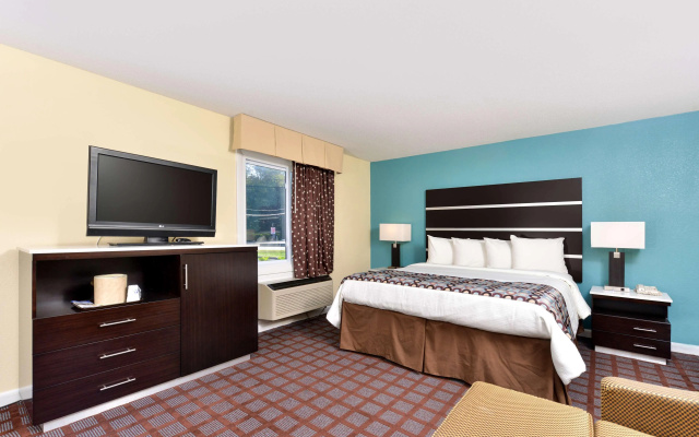 photo 3 of Americas Best Value Inn New London Mystic