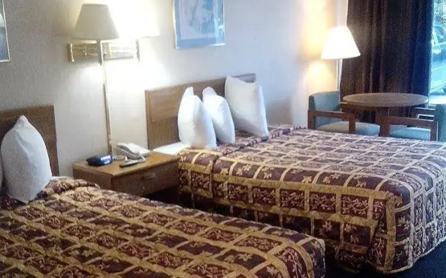 photo 2 of OYO Hotel Atlanta Airport Southeast (ex.Knights Inn Forest Park)