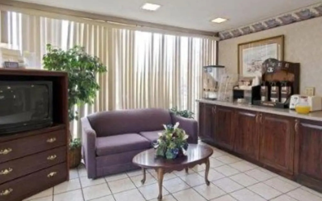 photo 2 of American Eagle Inn