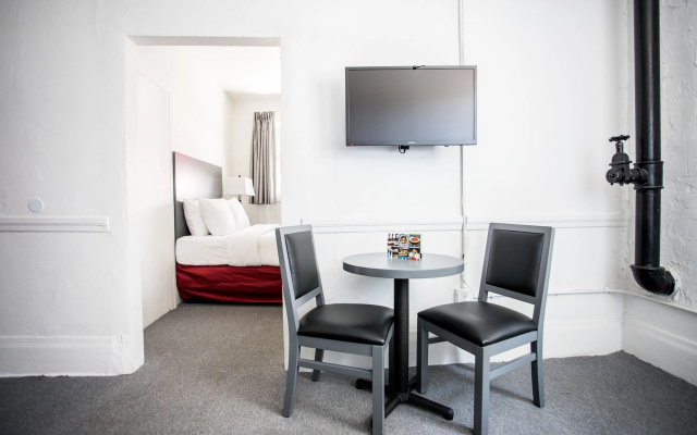 photo 4 of American Hotel