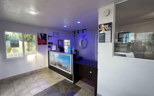 photo 2 of Motel 6 Orange, CA - Anaheim