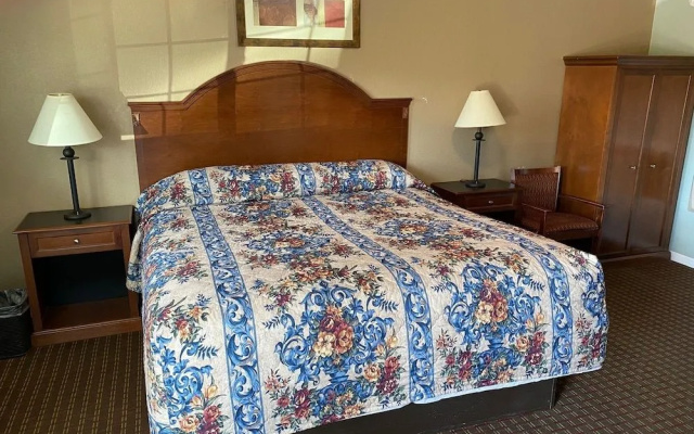 photo 3 of American Inn