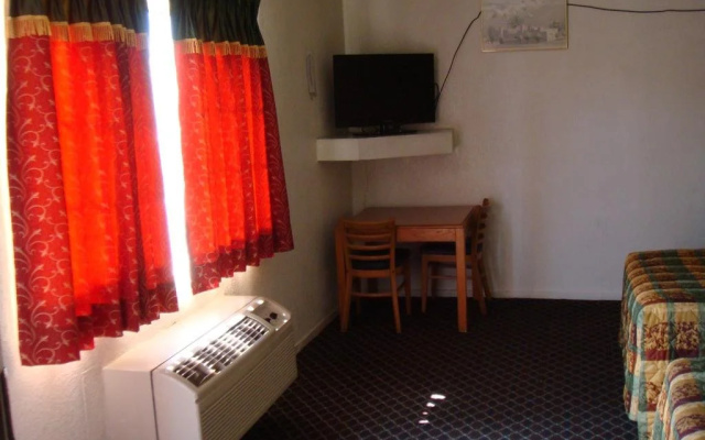 photo 3 of American Inn