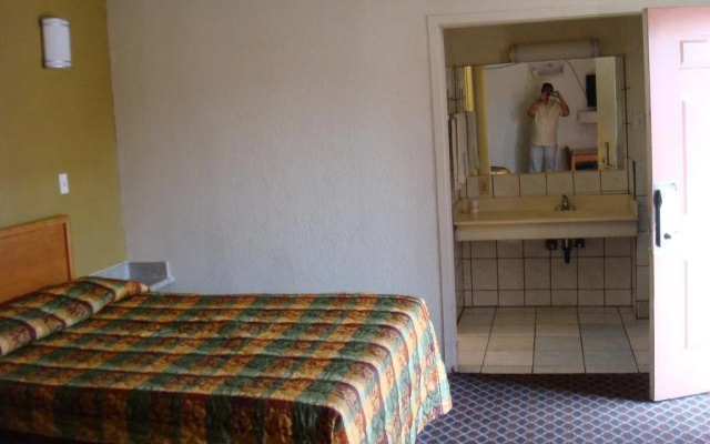 photo 4 of American Inn