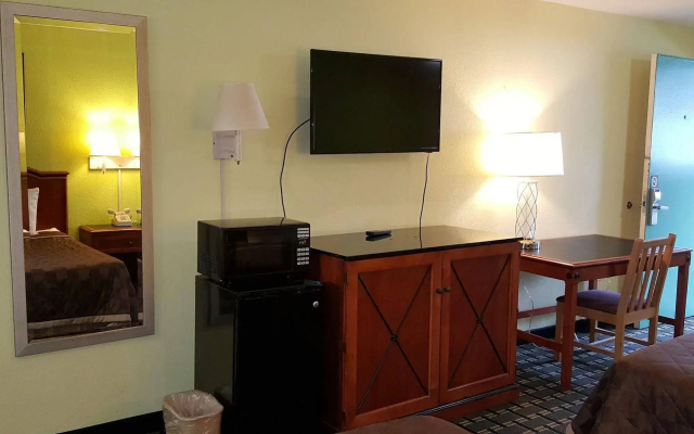 photo 4 of American Inn