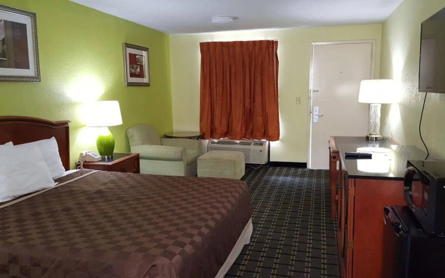 photo 5 of American Inn