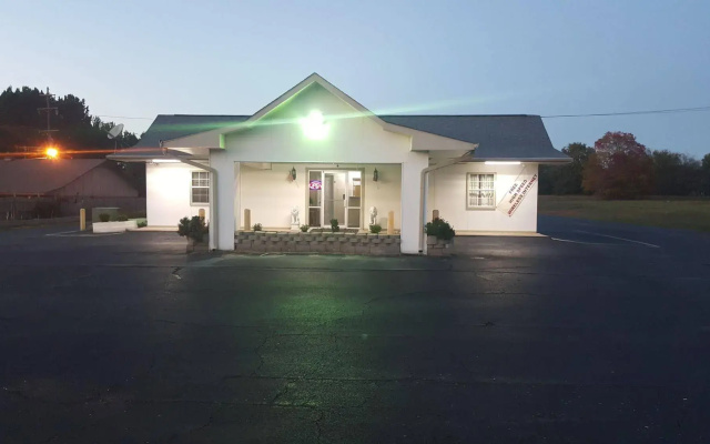 photo 2 of American Inn