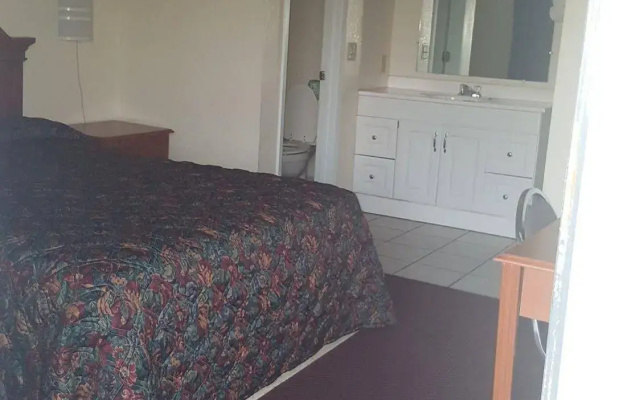 photo 3 of American Inn
