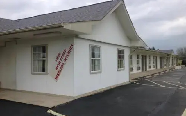 photo 4 of American Inn