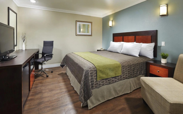 photo 4 of American Inn