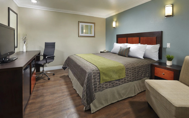 photo 5 of American Inn