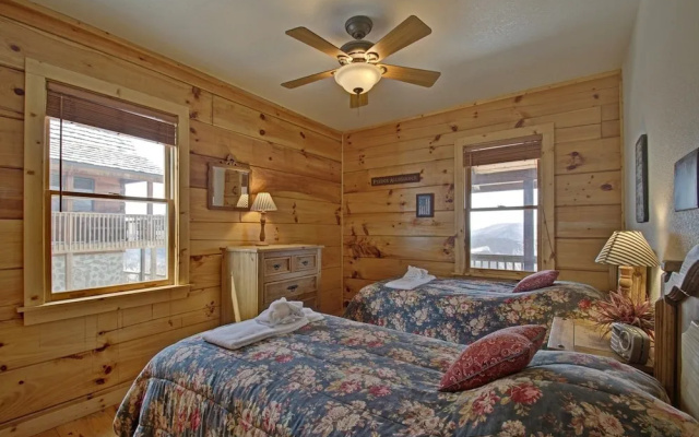 photo 4 of American Patriot - 3 Br Cabin