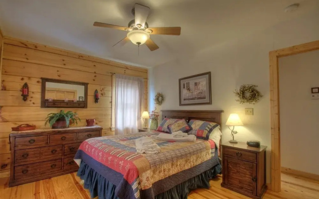photo 5 of American Patriot - 3 Br Cabin