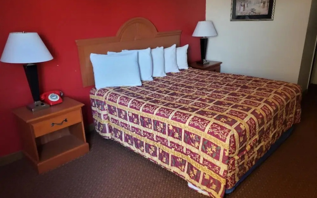 photo 2 of Americana Inn