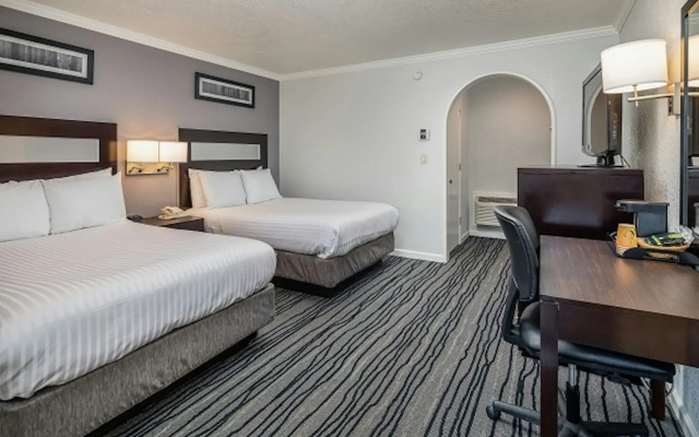 photo 2 of Redwood Creek Inn