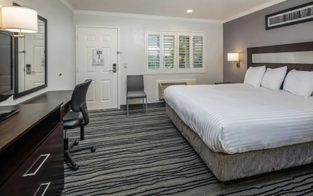 photo 3 of Redwood Creek Inn