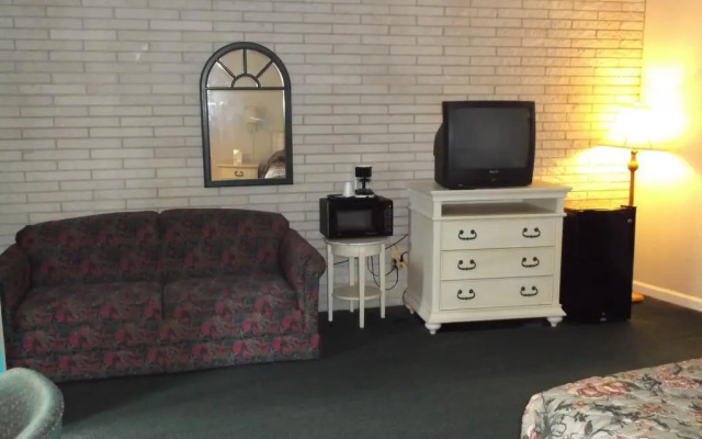photo 5 of Azalea Inn & Suites