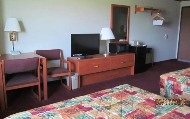 photo 4 of Travelers Lodge & Suites