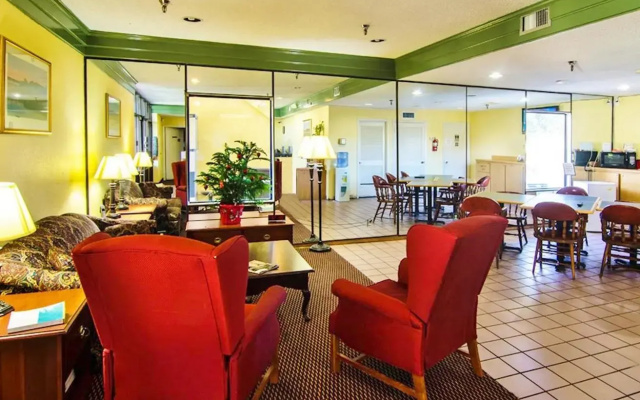 photo 2 of America's Best Inn - Jacksonville
