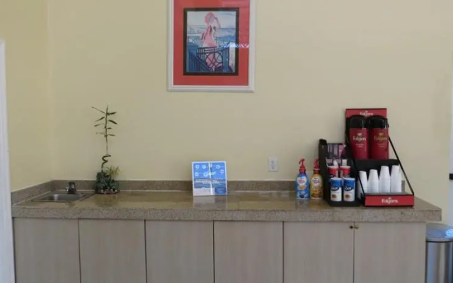photo 4 of America'S Best Inn & Suites