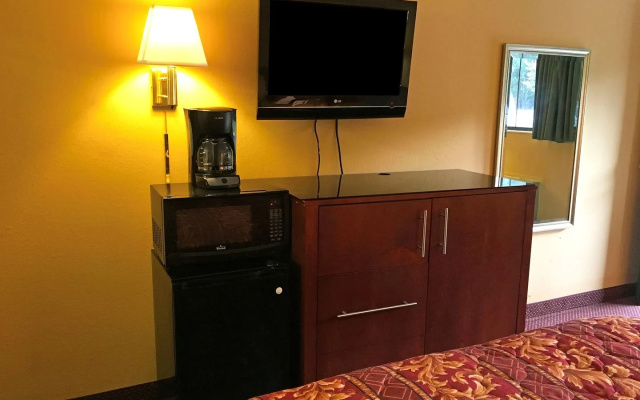 photo 4 of Days Inn by Wyndham York Alabama