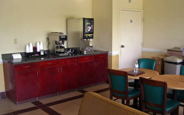 photo 5 of America's Best Inn Chattanooga Hamilton