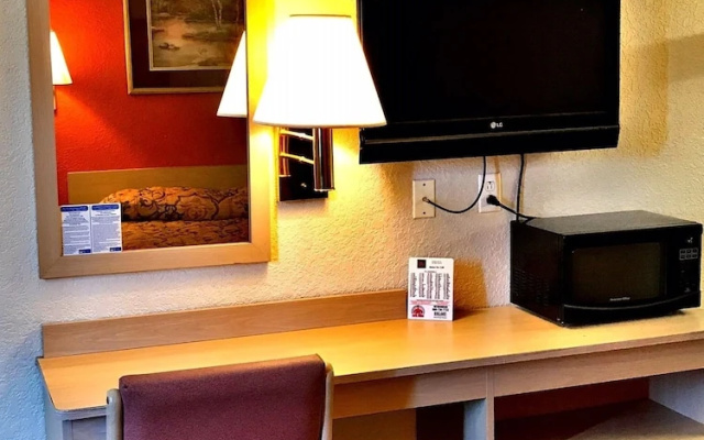 photo 2 of Americas Best Inns Moline