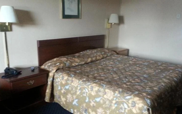 photo 2 of Americas Best Inns-Clarksville