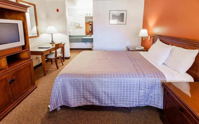photo 3 of Americas Best Value Airport Inn