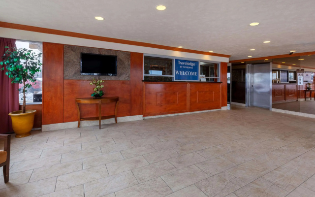 photo 2 of Travelodge by Wyndham Cleveland Airport
