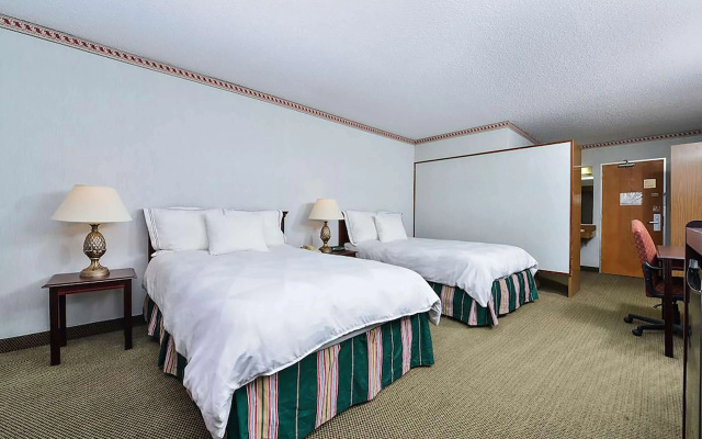 photo 3 of Travelodge by Wyndham Cleveland Airport