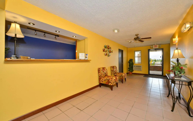 photo 2 of Americas Best Value Inn Decatur, IL