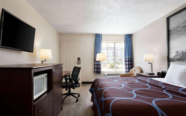 photo 3 of Super 8 by Wyndham Gulfport Airport NW/Near Biloxi