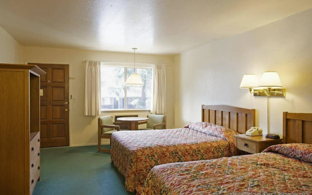 photo 2 of Mariposa Lodge