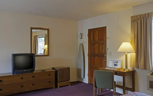 photo 4 of Mariposa Lodge