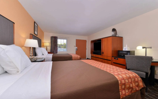 photo 5 of Media Inn and Suites