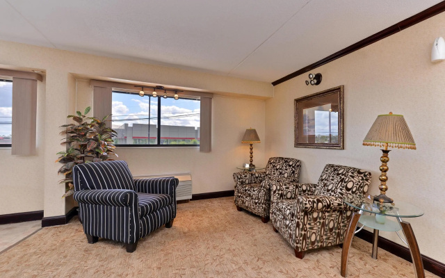 photo 3 of Americas Best Value Inn Pittsburgh Airport