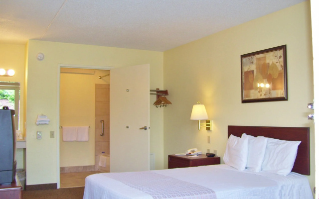photo 4 of Americas Best Value Inn Pittsburgh Airport
