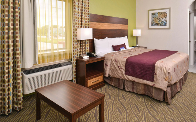 photo 2 of Americas Best Value Inn & Suites Houston Downtown