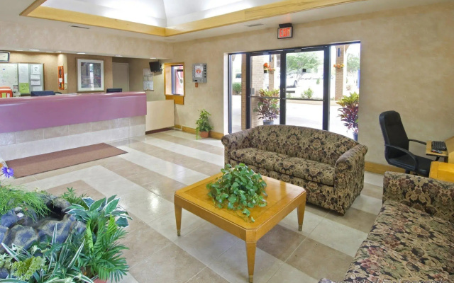 photo 2 of Americas Best Value Inn Stockbridge